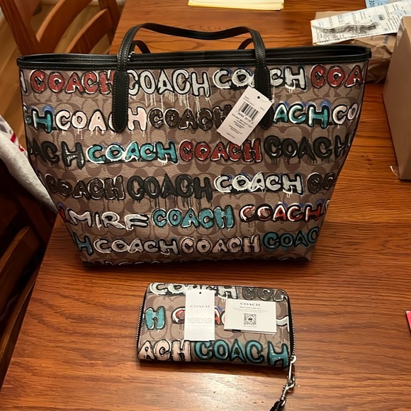 ✨NWT✨ Coach X Mint + Serf Graffiti City Tote with Matching Zip Around Wallet - Picture 1 of 8